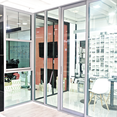 หน้าต่างบานเลื่อนขึ้น (บานยก)   